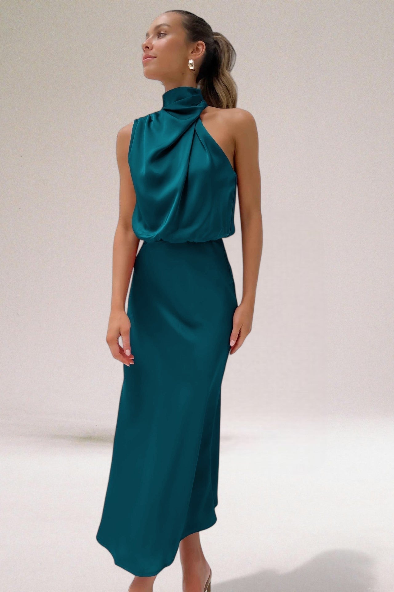 Flavia | Glamorous Kleid with Halter Neckline