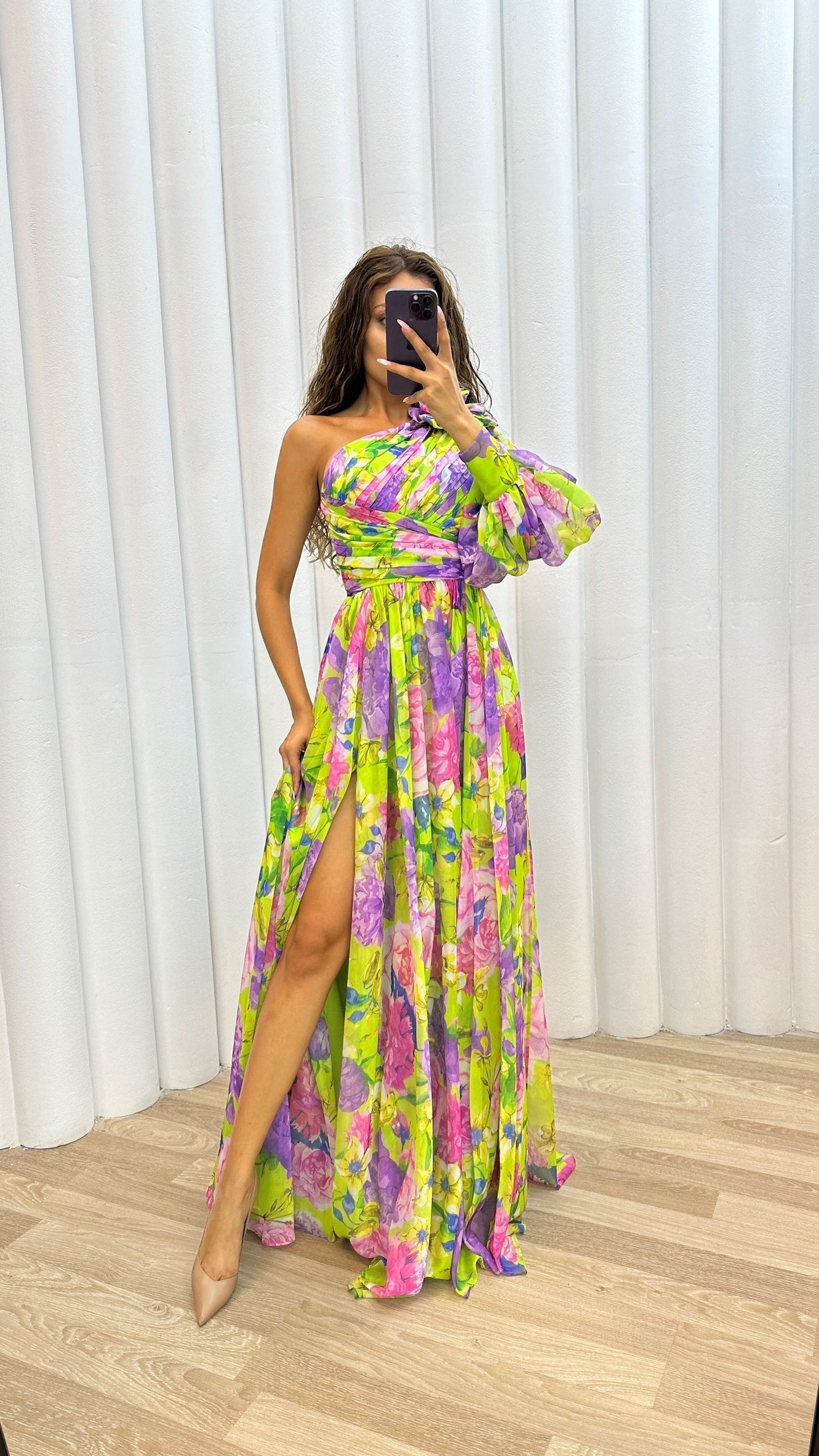 Whitney | Elegant Flowy Shoulder Kleid for Summer Events