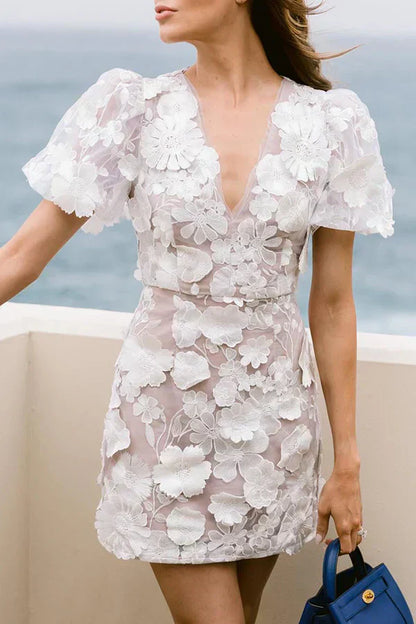 Michaela | Elegant Mini Kleid with Floral Embroidery