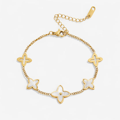 Armband met witte bloesemblaadjes