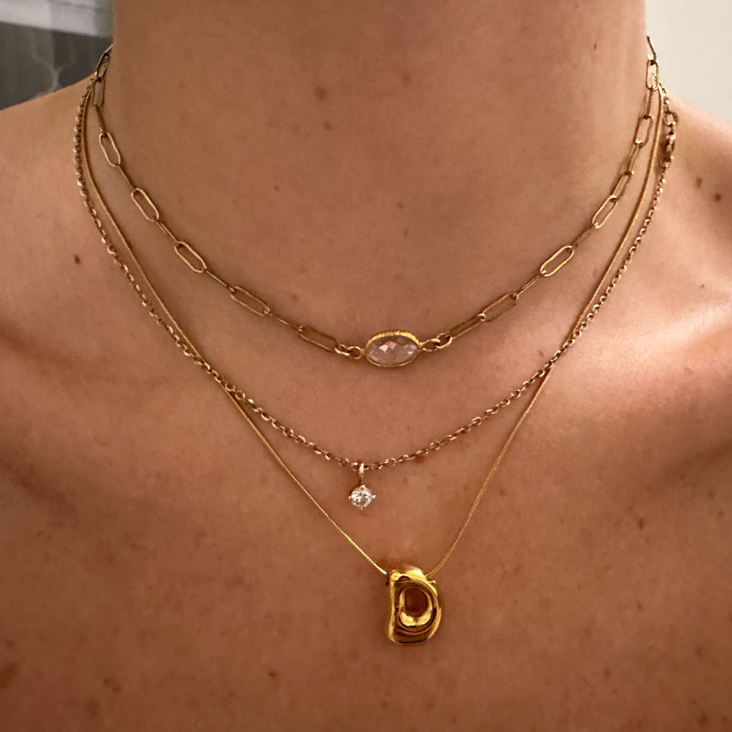 Golden Glow Bubble Letter Initial Halskette