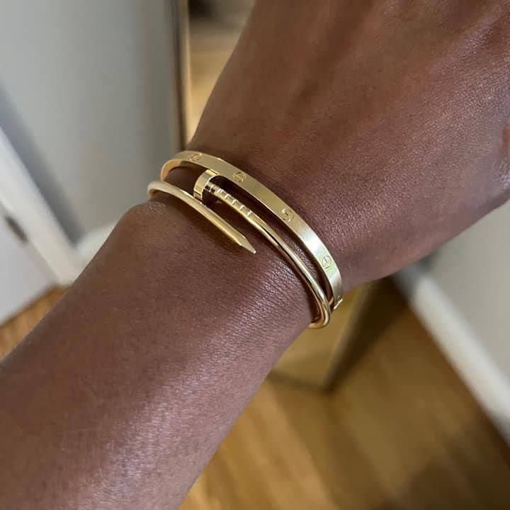 Elegance Nail Gold