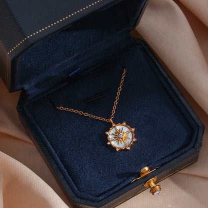 Caelis Goldene Halskette