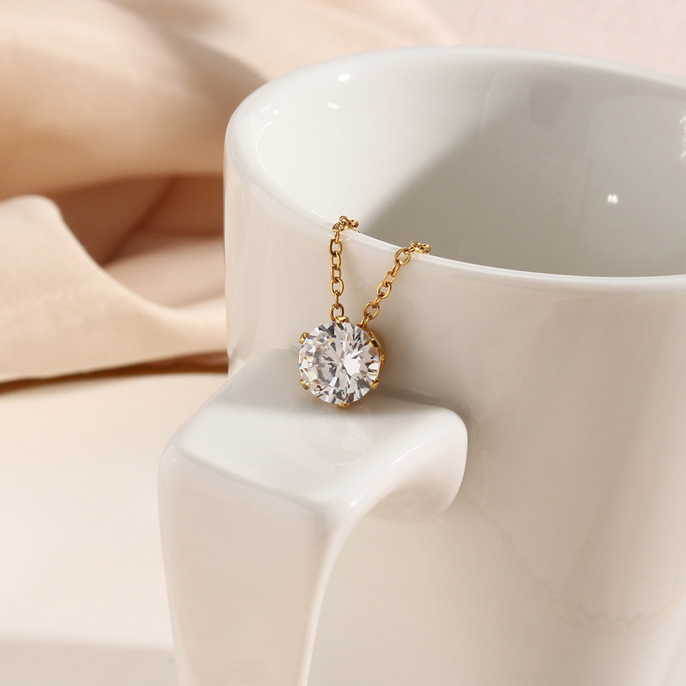 Eira goldene Halskette