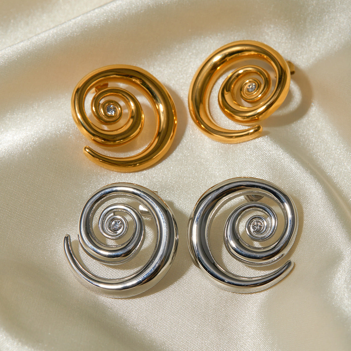Anara Goldene Ohrringe