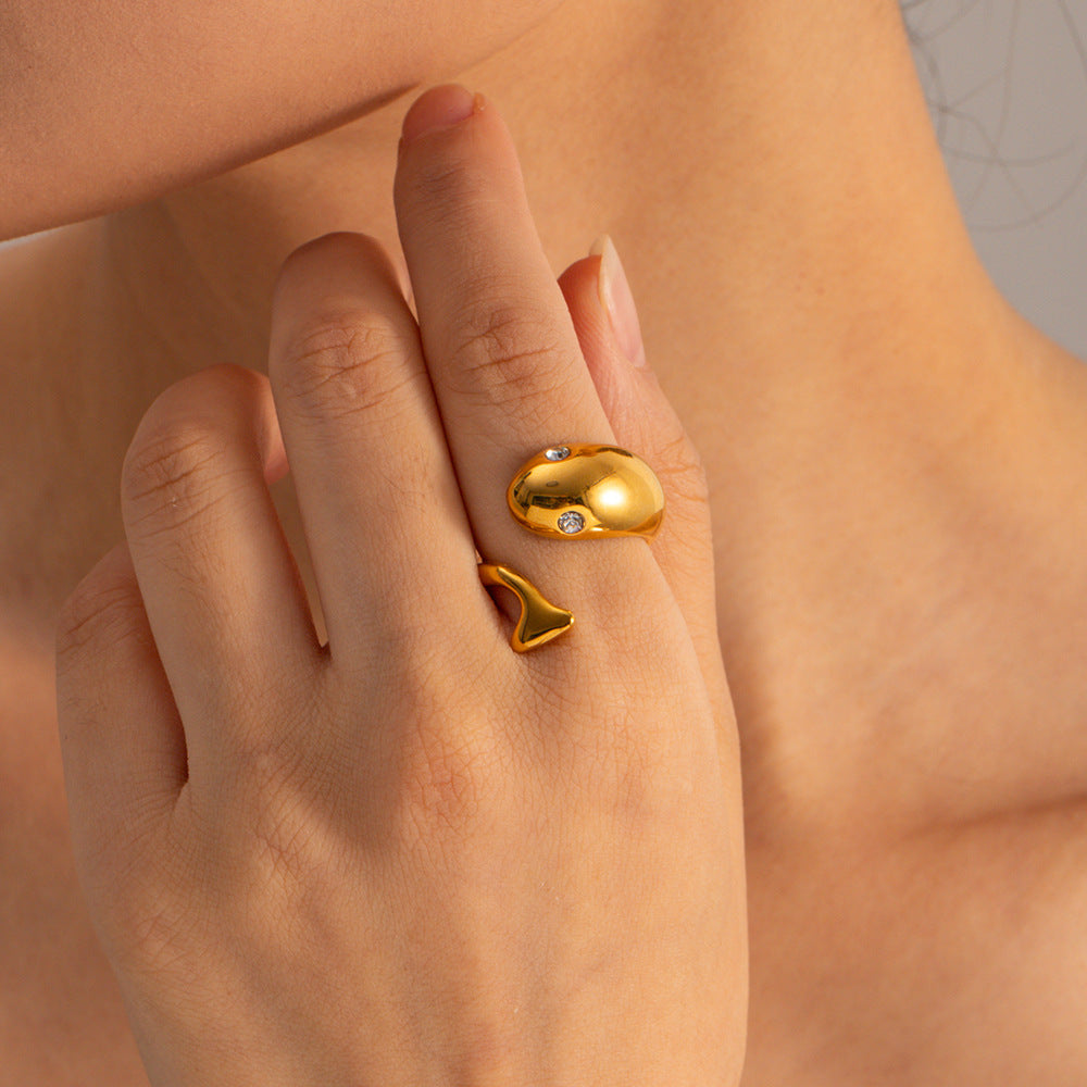 Nysa goldener Schlangenring
