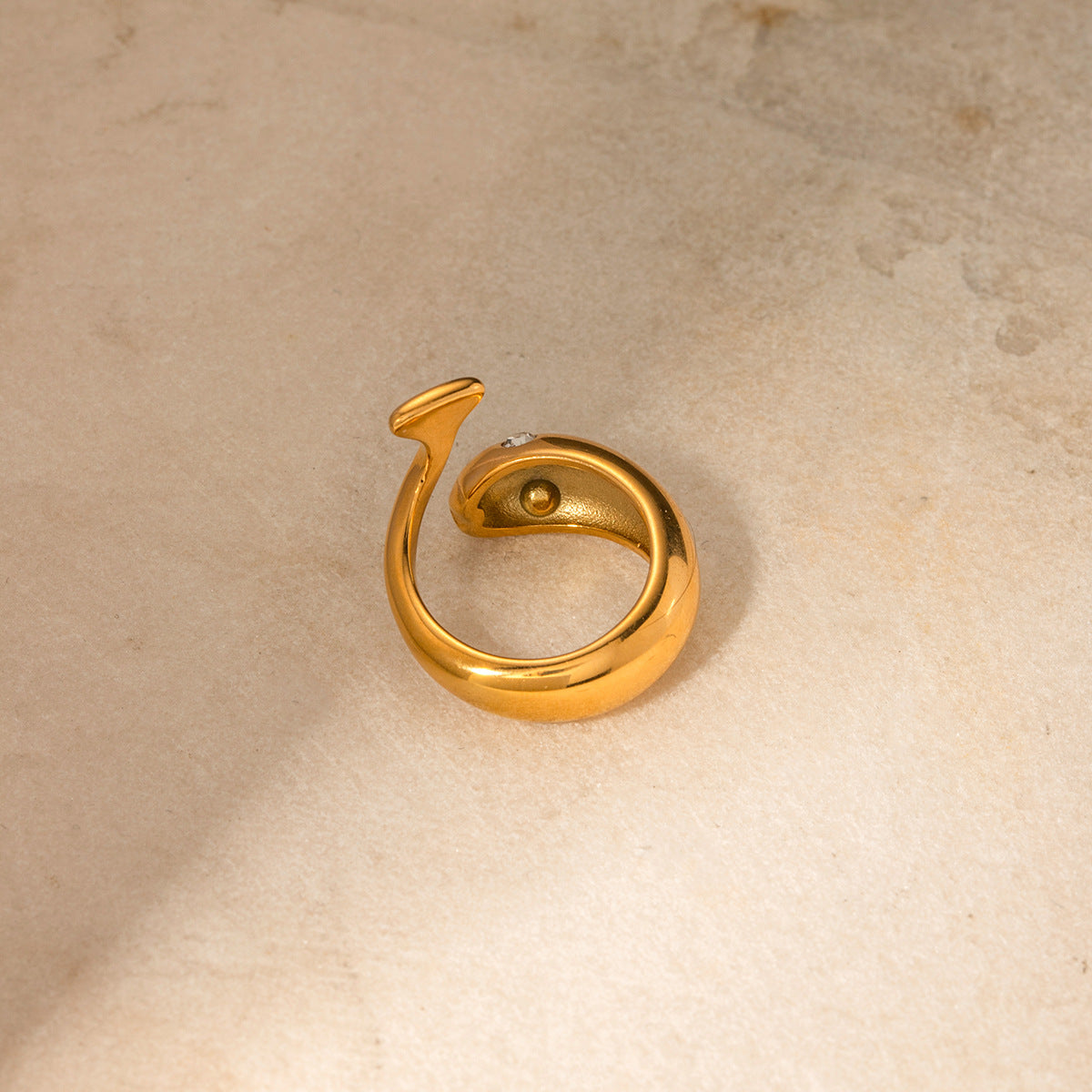 Nysa goldener Schlangenring