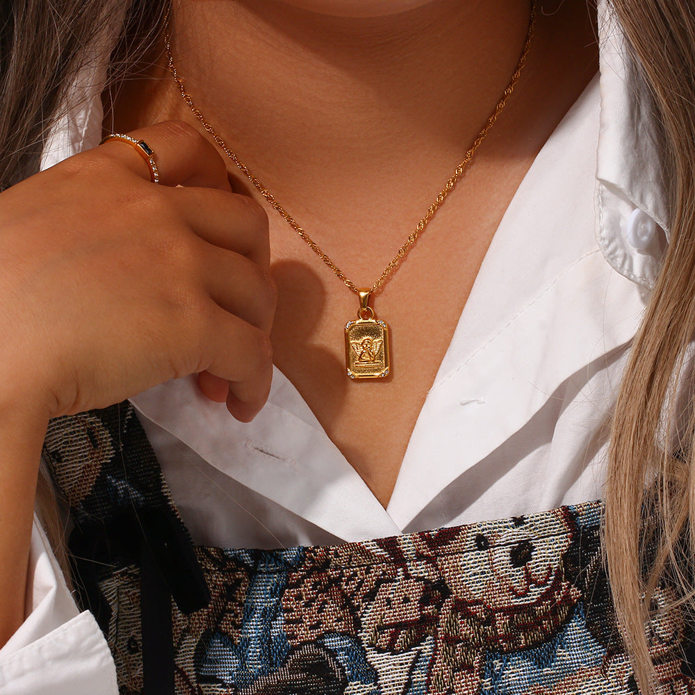 Nomi Goldene Halskette