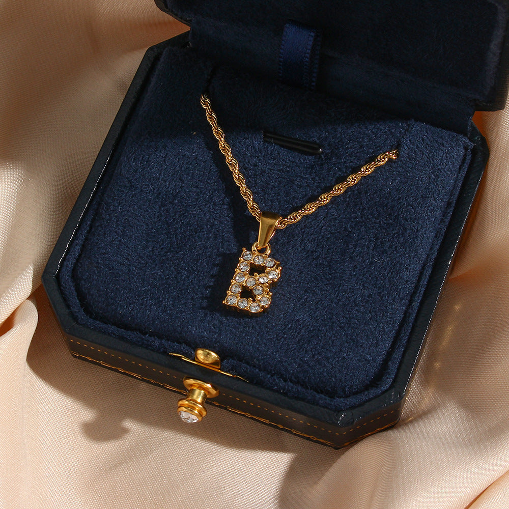 Elaria Letter Initial Diamant Halskette