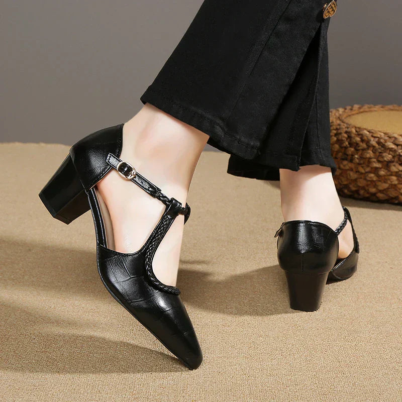 Vivienne | Classic T-Strap Schuhe