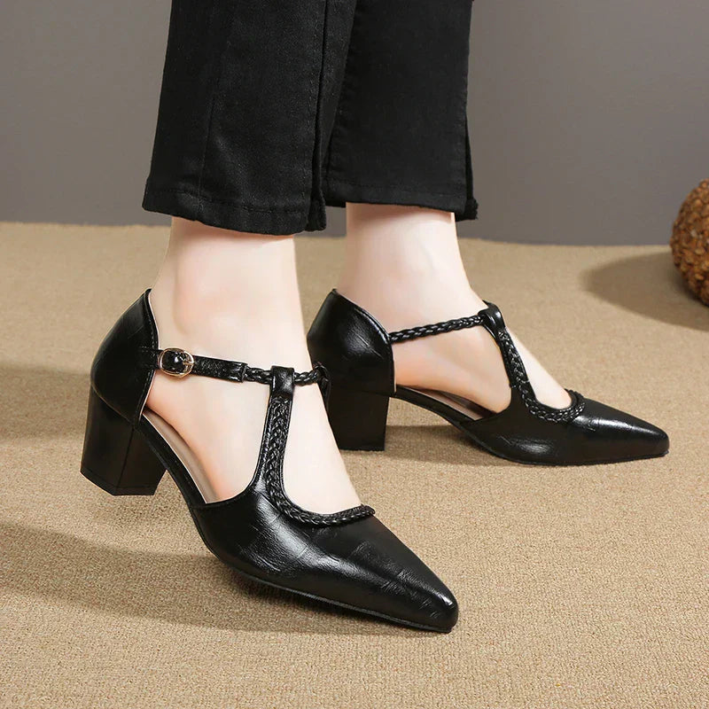 Vivienne | Classic T-Strap Schuhe