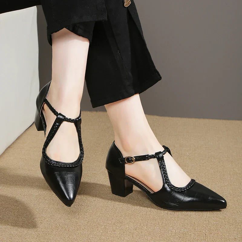 Vivienne | Classic T-Strap Schuhe