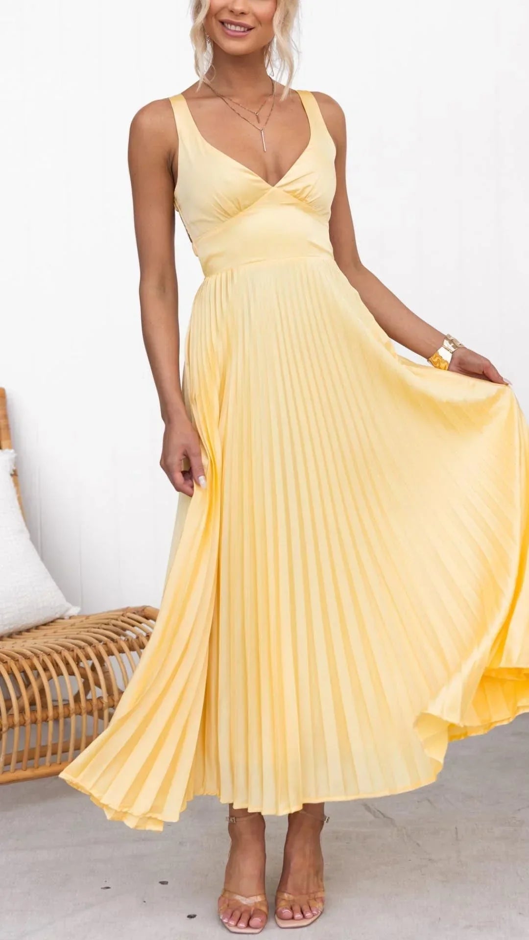 Mandy | Elegant Yellow Pleated V-Neck Maxi Kleid