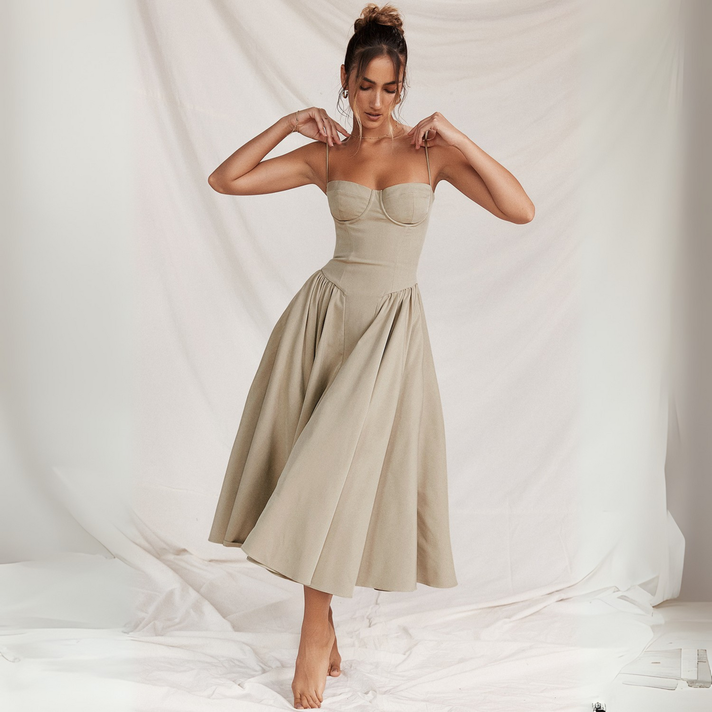 TRENTA™ - Chic Spaghetti Strap Bodycon Midikleid