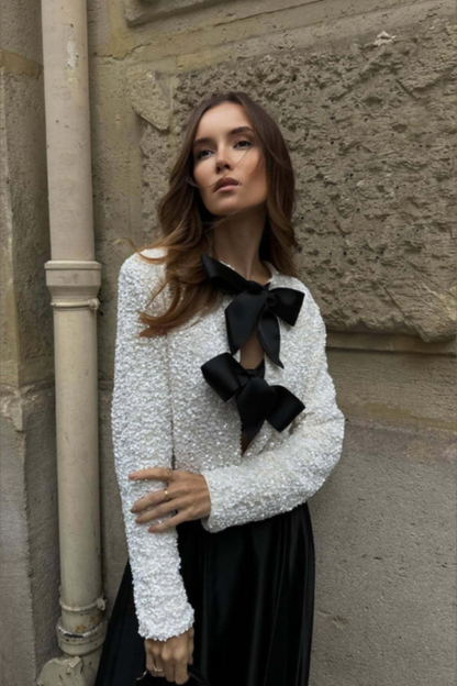 Anwen | Chic Bluse with Bow Detail