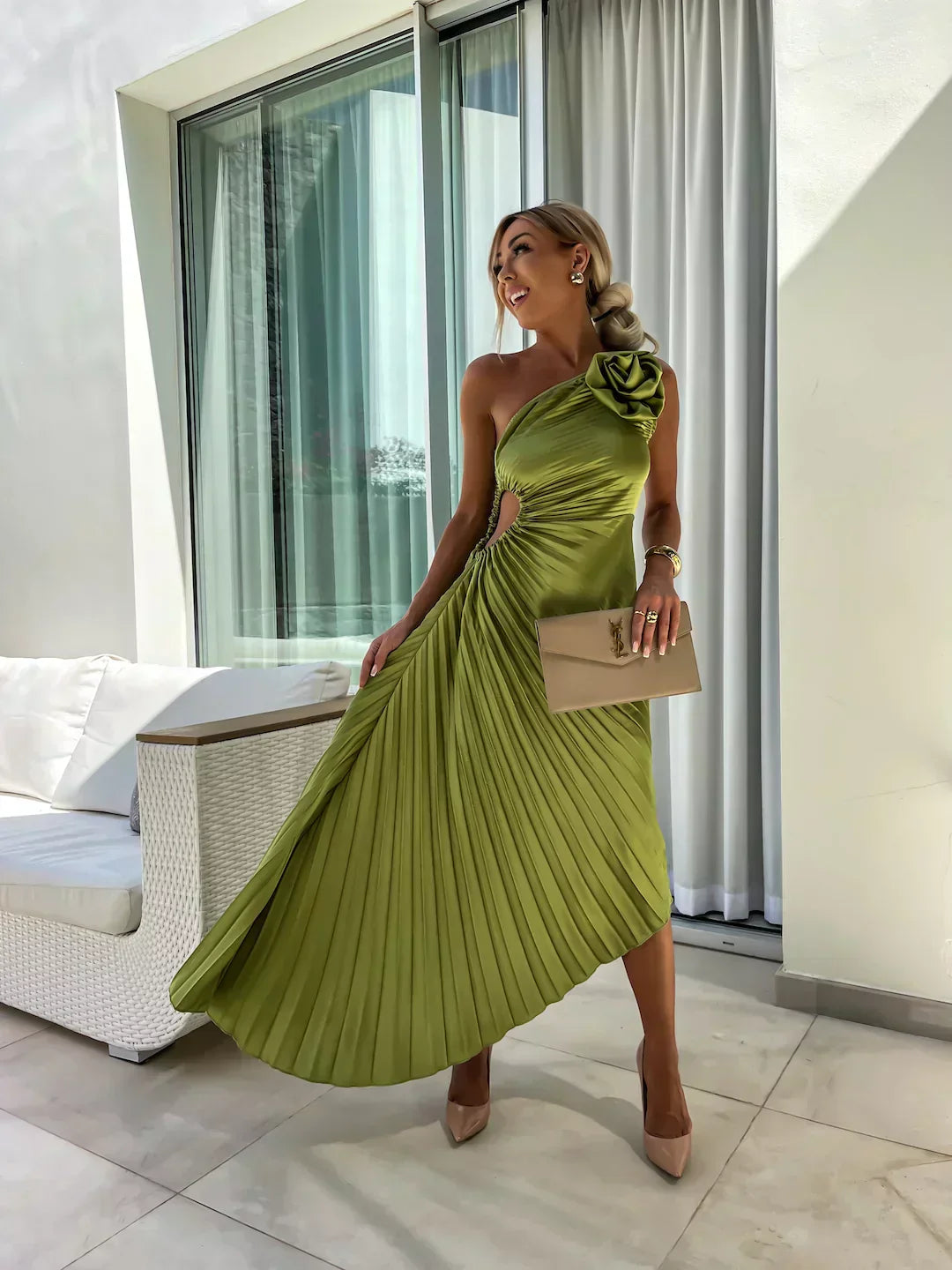Mandy | Elegant Shoulder Pleated Kleid