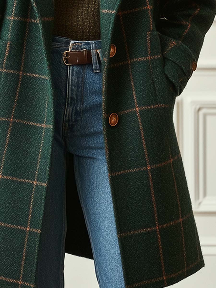 Freya - Classic Checkered Winter Mantel