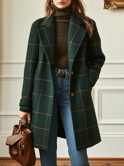 Freya - Classic Checkered Winter Mantel