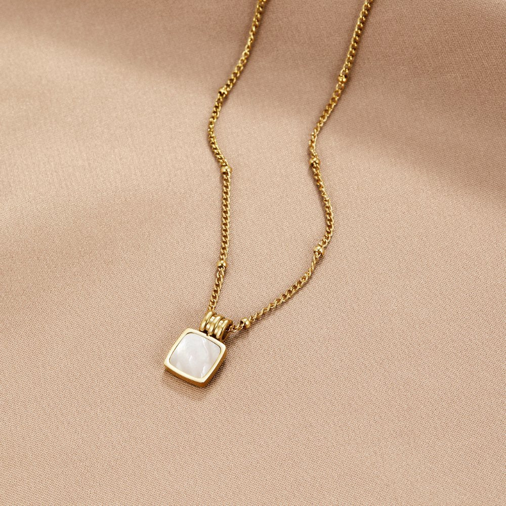 Lucia White Shell Anhänger Halskette